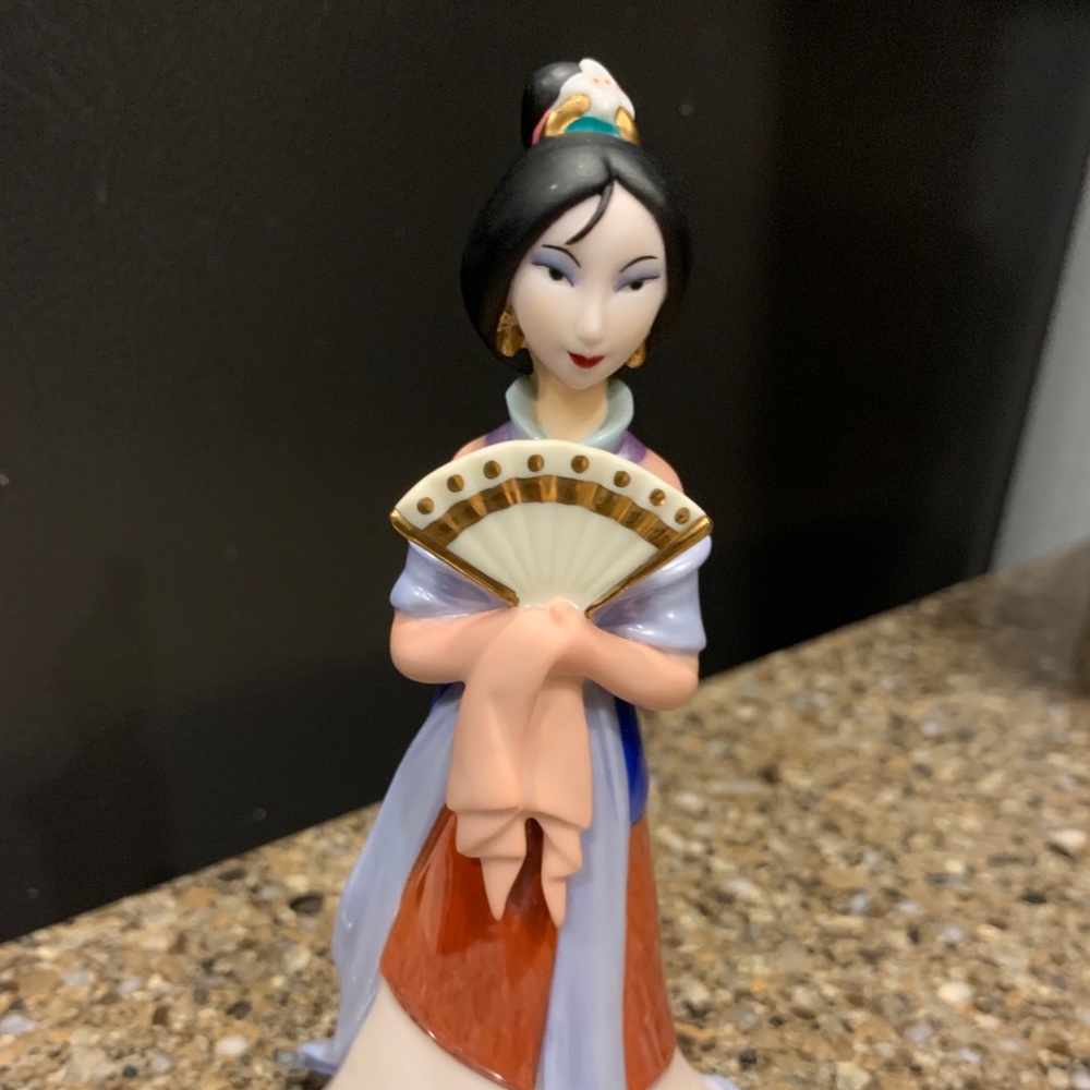 Disney Princess Mulan figurine